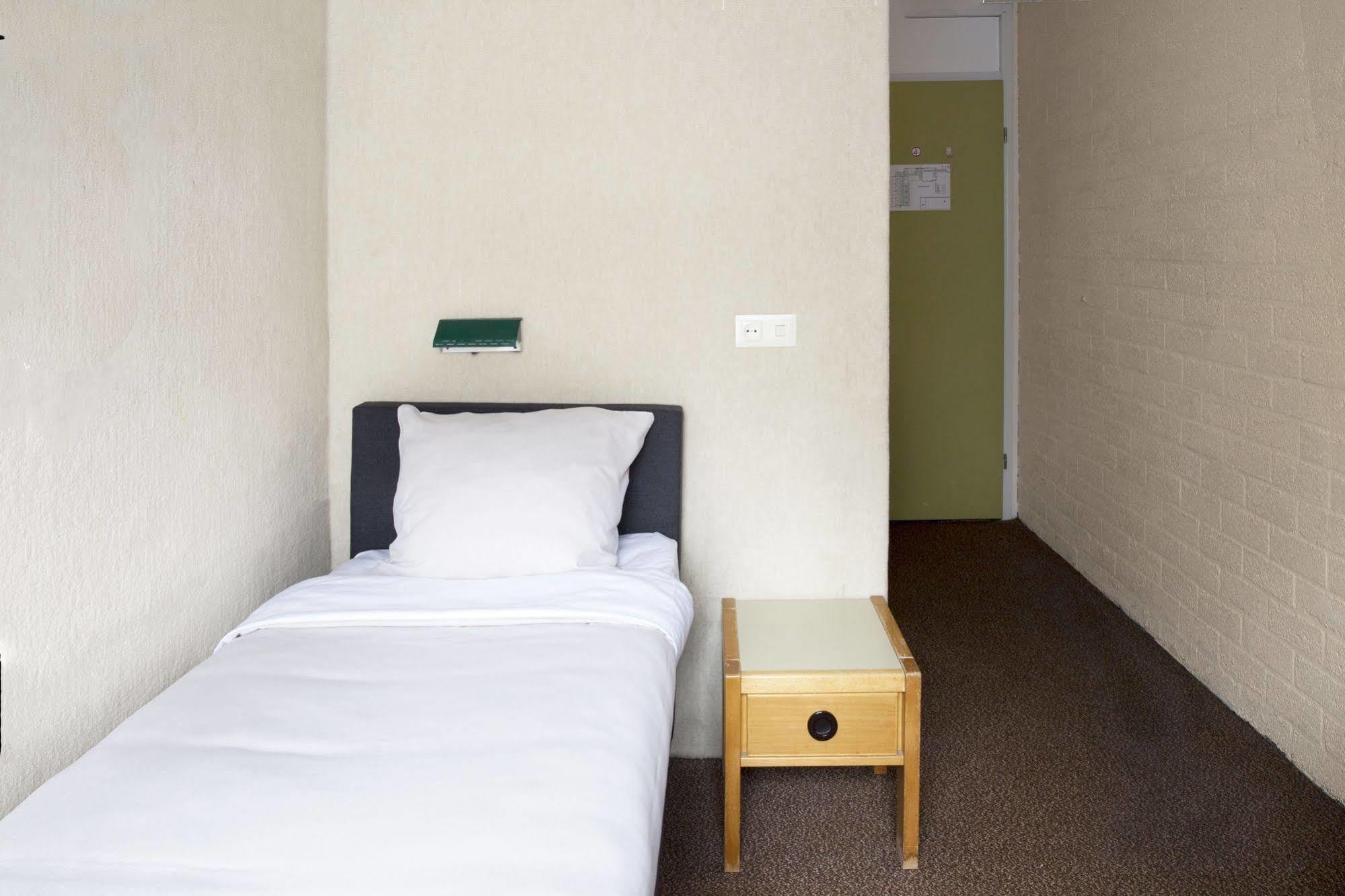 Hotel Restaurant 'De Oorsprong' Sint Nicolaasga Exterior foto
